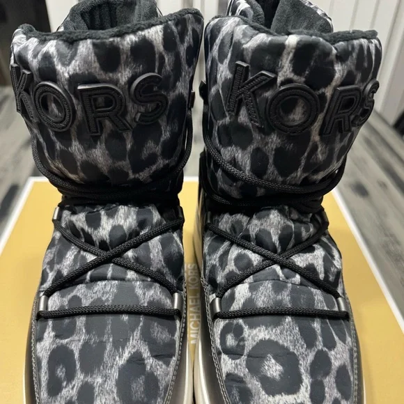 Michael Kors Cassia Black and Gray Cheetah Print Ankle Booties Size 9.5 - Picture 11 of 16